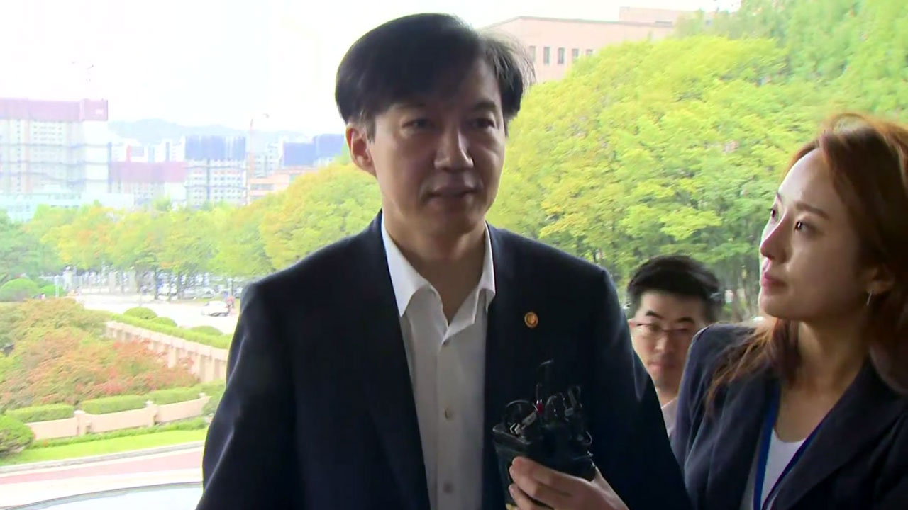 [현장영상] 조국, '검찰 개혁안 발표' 후 첫 출근길