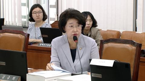 김승희 "文 대통령 치매 초기 증상"...국회 복지위 파행