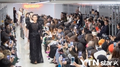 페이우, 20SS 컬렉션 공개…양면적 여성의 매력 담았다 페이우, 20SS 컬렉션 공개…양면적 여성의 매력 담았다