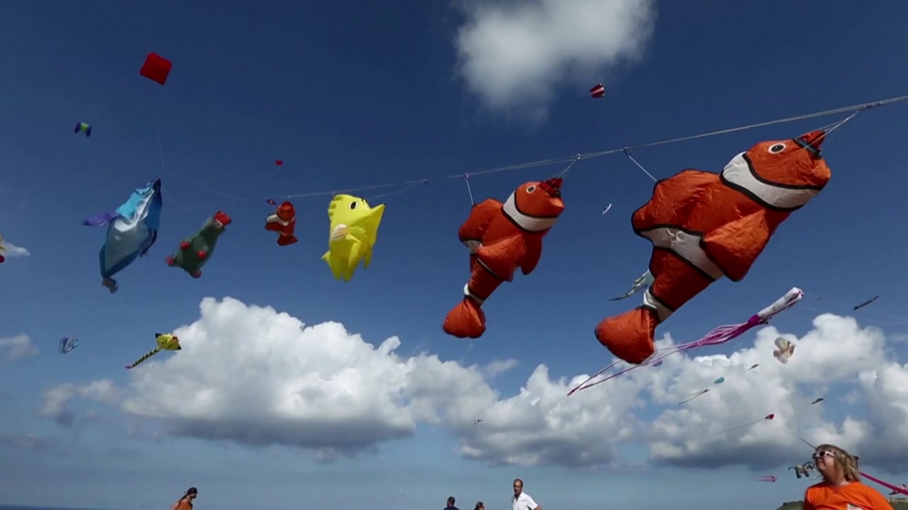 지중해 섬나라 몰타 상공을 수놓은 형형색색의 연