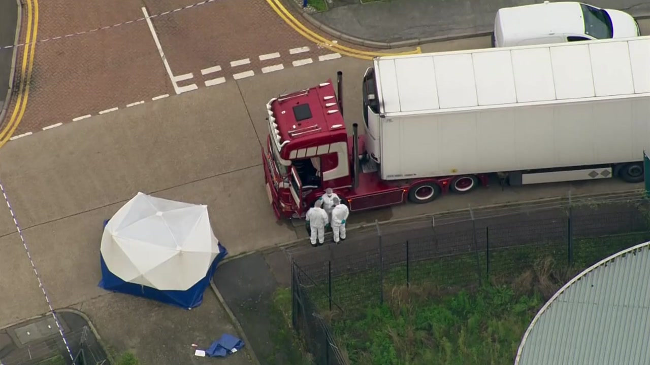 시신 39구 실린 트럭 발견...영국 사회 '충격'