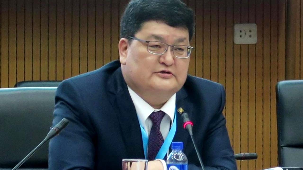 '기내 성추행' 몽골 헌재소장, 한국 재입국...2차 조사