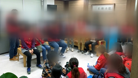 당진 수도검침원들 시장실 점거농성 "계약 해지 부당"