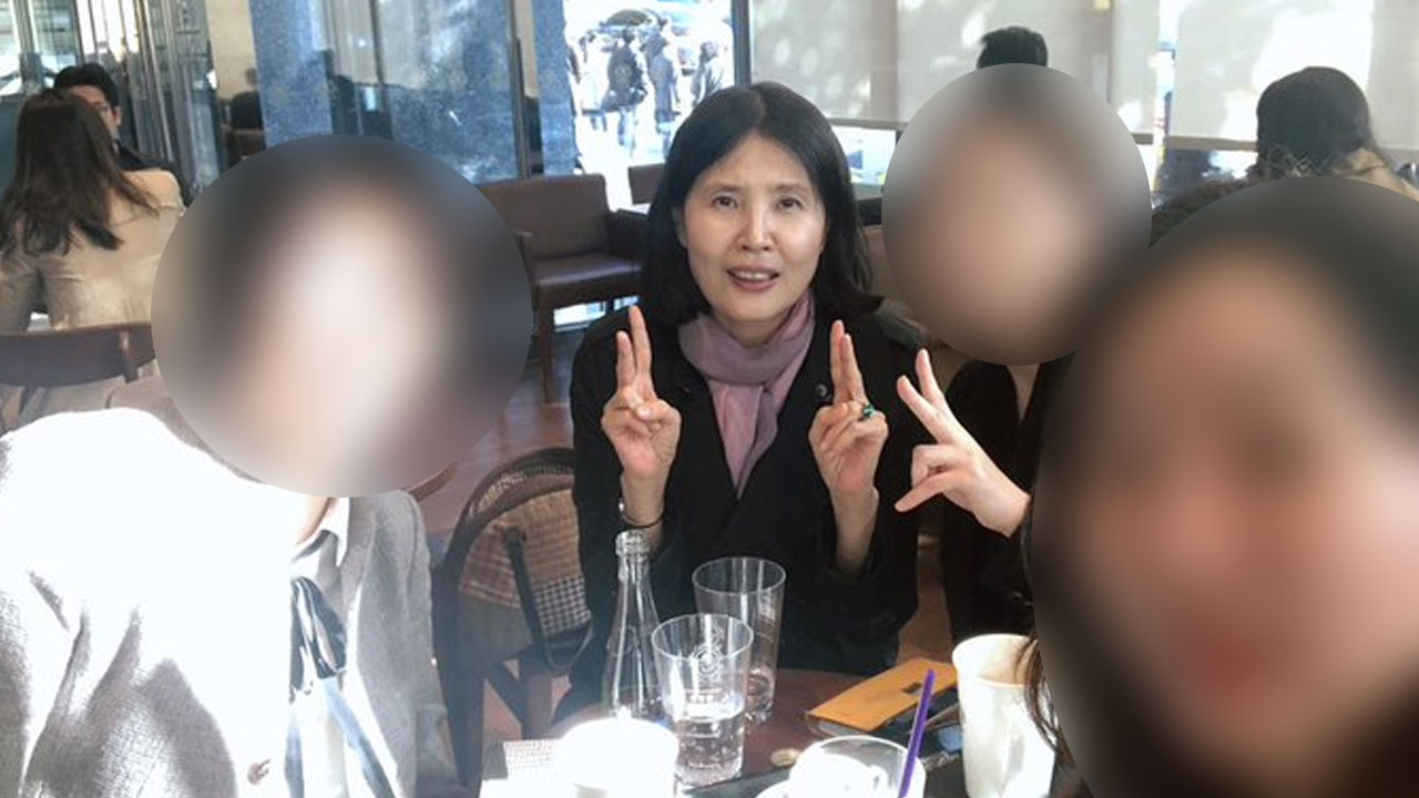 고은 시인에 승소한 최영미 시인 '드림팀 변호사들과 인증사진'
