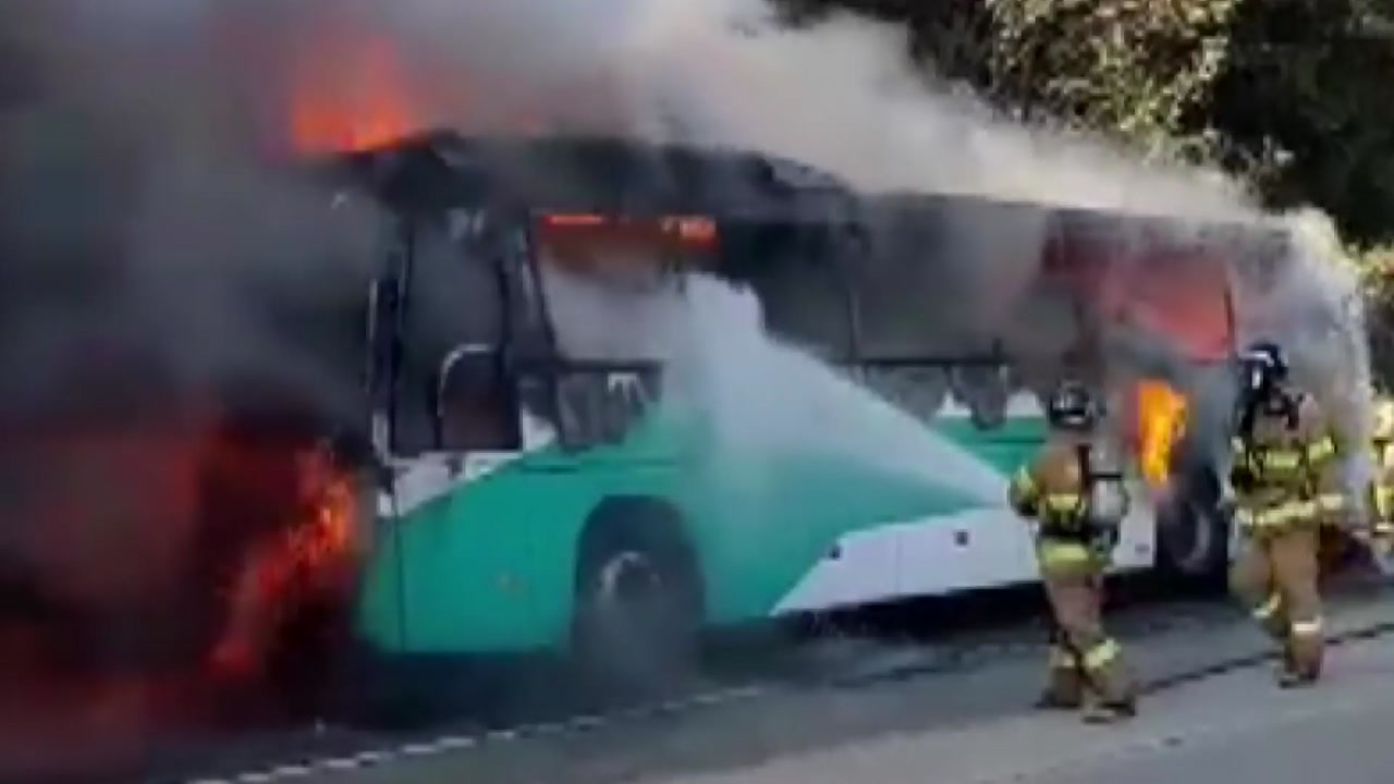 경부고속도로서 버스 화재...29명 대피