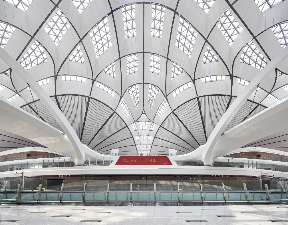 〔안정원의 건축 칼럼〕 베이징 남쪽 관문 역할을 맡는 다싱 국제공항의 수준 높은 면모 2