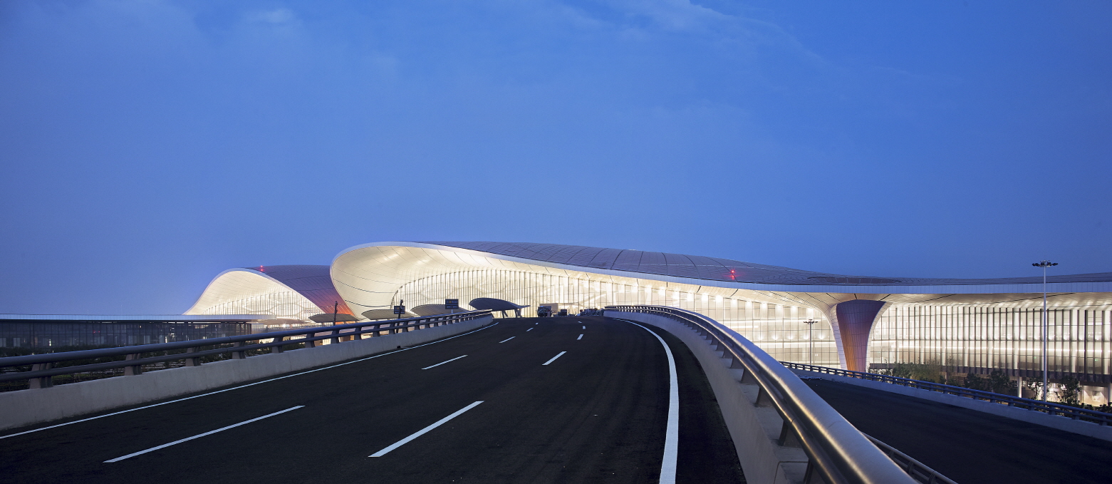 〔안정원의 건축 칼럼〕 베이징 남쪽 관문 역할을 맡는 다싱 국제공항의 수준 높은 면모 1