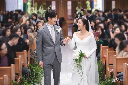 이완♥이보미, 결혼식 사진 공개..."축복 속 새로운 시작"