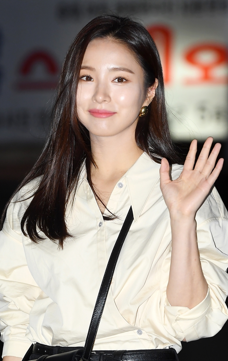 신세경, 유튜브 수익 위기가정 여아 위해 기부 “실질적 도움 되길”