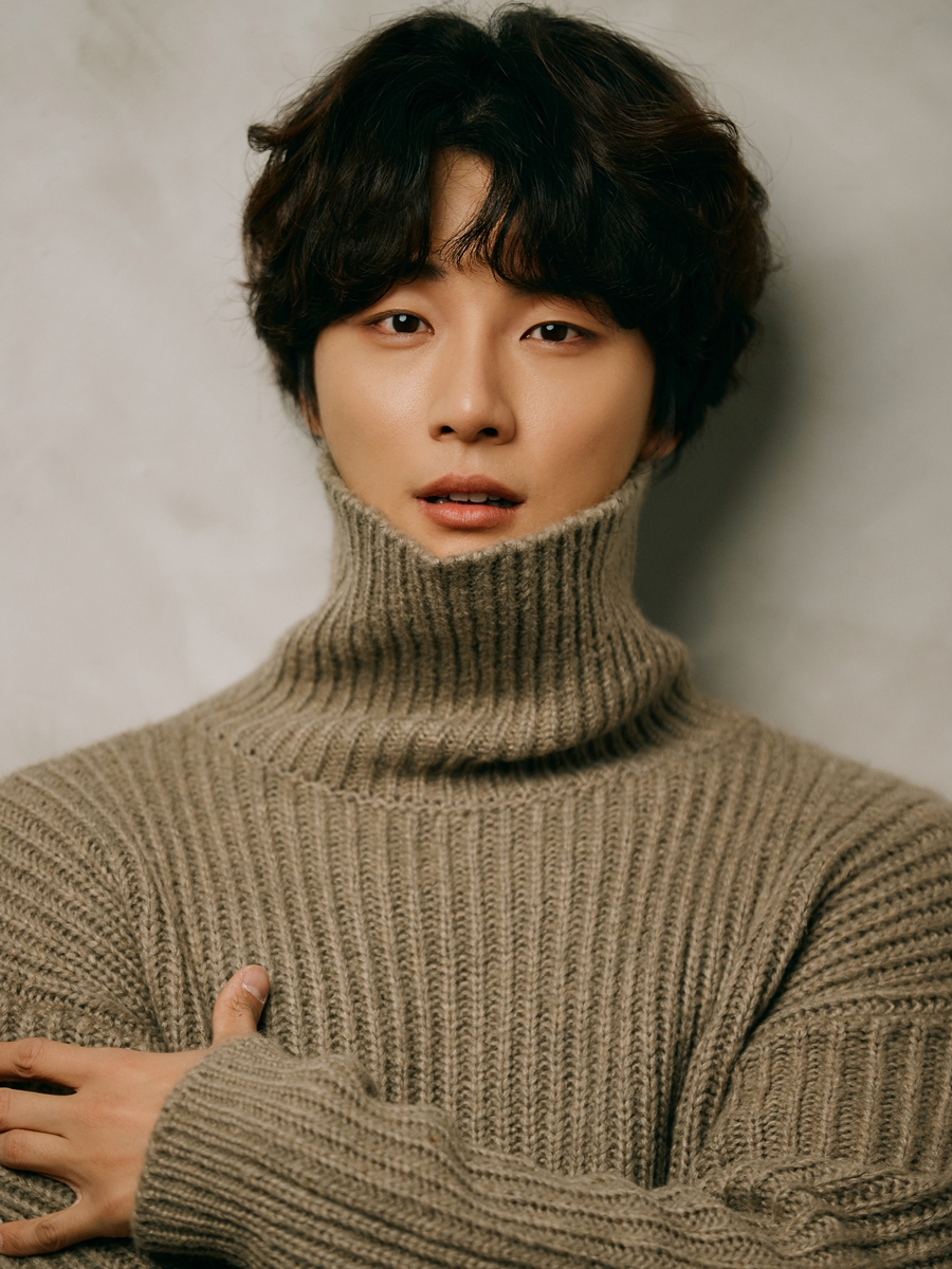 ‘싸패다’ 윤시윤 “스태프들 노고 생각, 감히 건방질 수 없다”