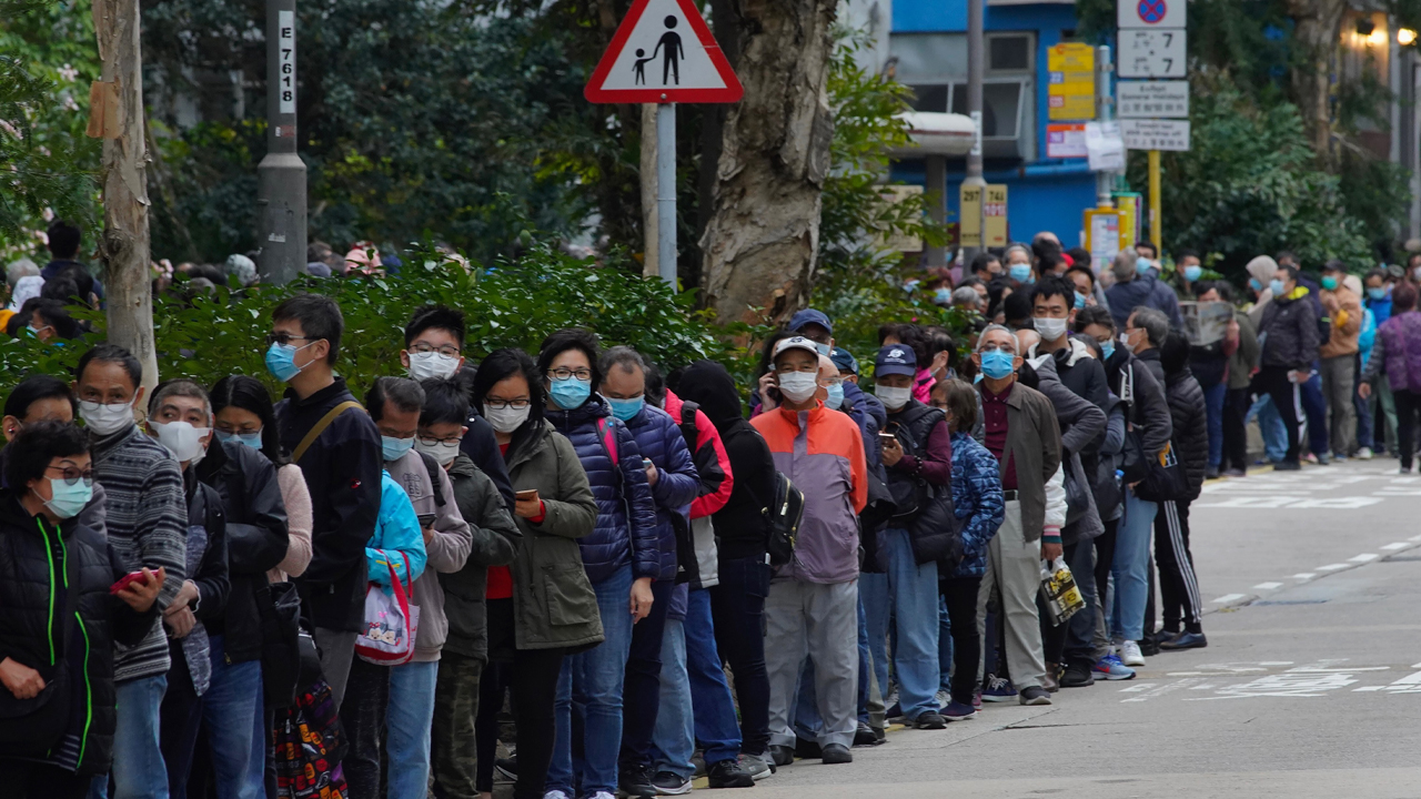"수술용 마스크 판매합니다" 알리자 홍콩 시민 1만 명 줄 서