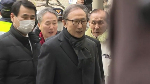  '횡령·뇌물' 이명박 2심 징역 17년 선고...법정구속