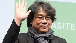 문재인 대통령, 봉준호 감독에게 "지원하되 간섭 절대 없을 것" 문재인 대통령, 봉준호 감독에게 "지원하되 간섭 절대 없을 것"