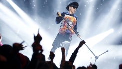 이승환, 코로나19 확산 방지 3000만원 기부 "어려울수록 마음 모아" 이승환, 코로나19 확산 방지 3000만원 기부 "어려울수록 마음 모아"