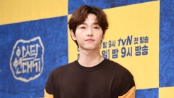 송중기, 코로나19 확산 방지 및 피해 극복 위해 1억 원 기부 송중기, 코로나19 확산 방지 및 피해 극복 위해 1억 원 기부