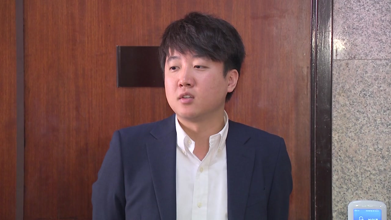 이준석 "오거돈 사건, 문 대통령 엮는 건 가십거리"