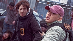"여기 살아 있다고!"...'#살아있다' 신선한 생존 스릴러 예고 "여기 살아 있다고!"...'#살아있다' 신선한 생존 스릴러 예고