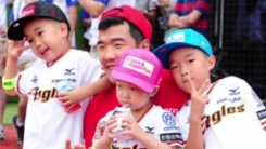 베테랑·가장의 이름으로...'흙투성이 슈퍼맨' 정근우 베테랑·가장의 이름으로...'흙투성이 슈퍼맨' 정근우