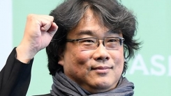 봉준호 감독, '저 산 너머' 본 뒤 "마음이 맑아지는 체험" 봉준호 감독, '저 산 너머' 본 뒤 "마음이 맑아지는 체험"