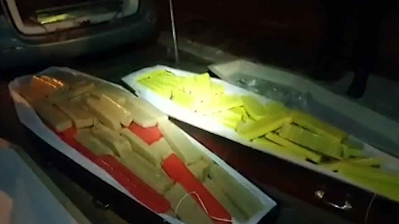 '코로나 사망자'로 위장한 관에서 밀수 마리화나 발견