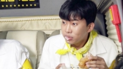‘뽕숭아학당’ 임영웅, 전광렬도 인정한 크림빵 ‘먹방’ 연기 ‘뽕숭아학당’ 임영웅, 전광렬도 인정한 크림빵 ‘먹방’ 연기