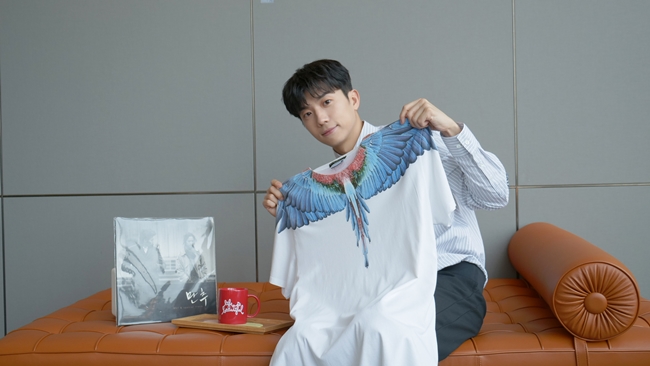 2PM 우영, 애장품 판매 수익금 전액 기부…선한 영향력