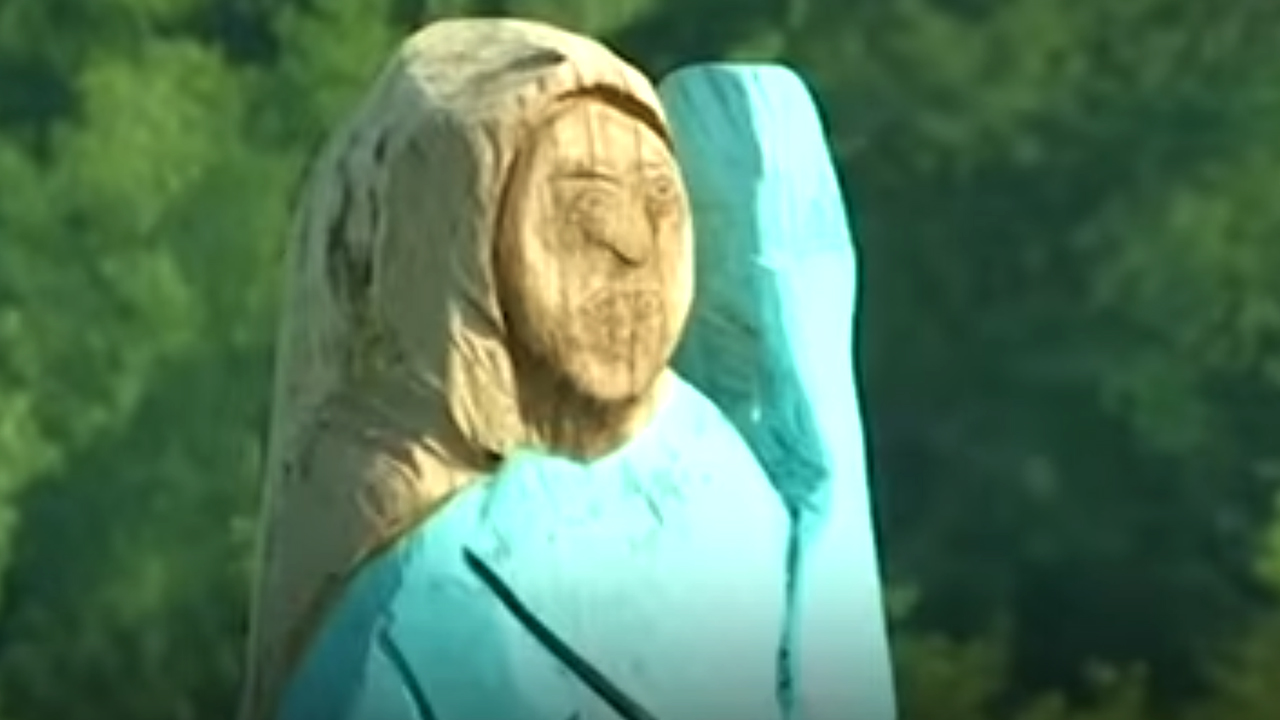 슬로베니아에 세워진 '멜라니아 조각상' 방화로 철거