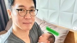 '득남' 신동진 아나운서, 늦둥이 아빠 육아 공개 '득남' 신동진 아나운서, 늦둥이 아빠 육아 공개