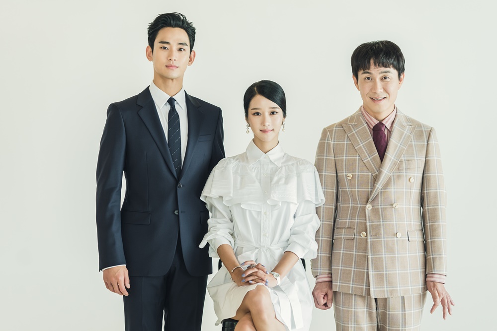 ‘사이코지만 괜찮아’ 김수현·서예지·오정세 3인방 가족사진 공개