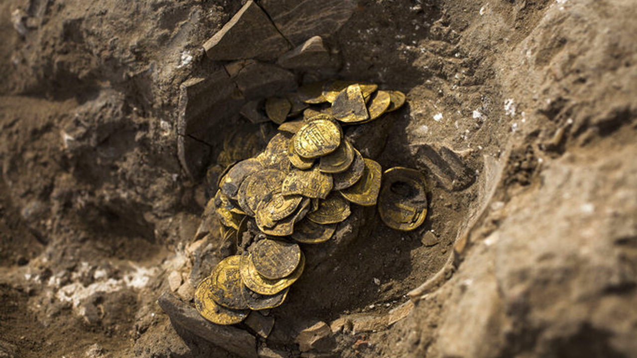 이스라엘 10대들, 1100년 된 온전한 상태 금화 발굴