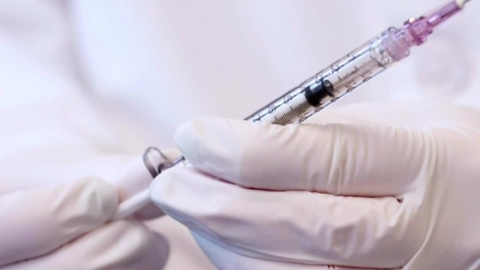 "아스트라제네카 백신 임상 참가자에 심각한 부작용 발생"