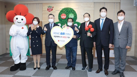 국민MC 송해, 취약계층에 마스크 10만장 기부… 선한 영향력 행보