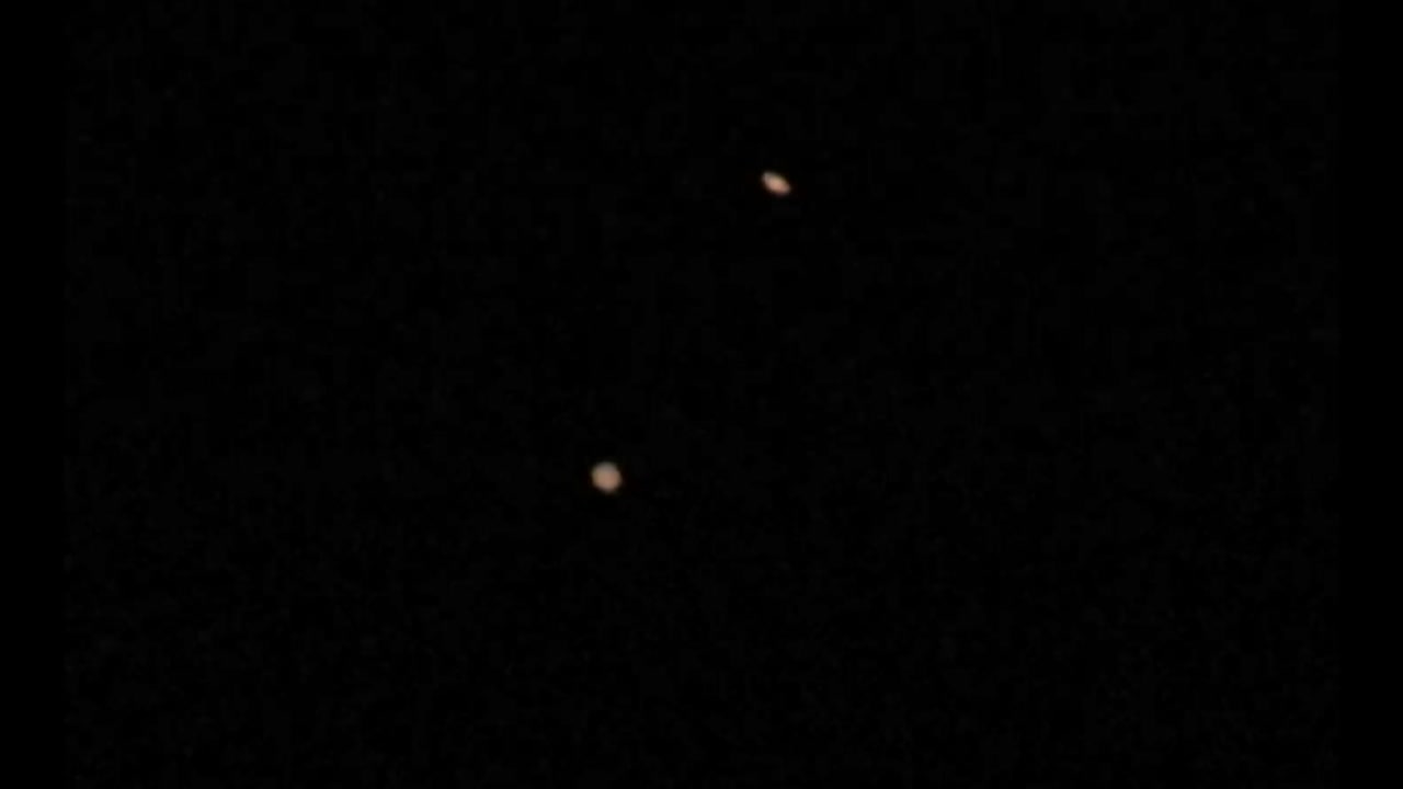 [과학]Close-up of Jupiter and Saturn embroidered in the night sky at the end of the year