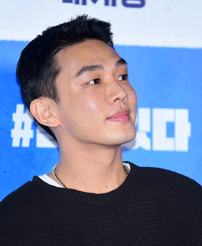 유아인, 17년 만에 금연 선언 "목격하면 제보 바랍니다"