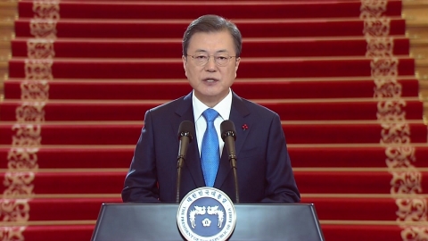  文 대통령 "다음 달 백신 접종 시작...전 국민 무료 접종"