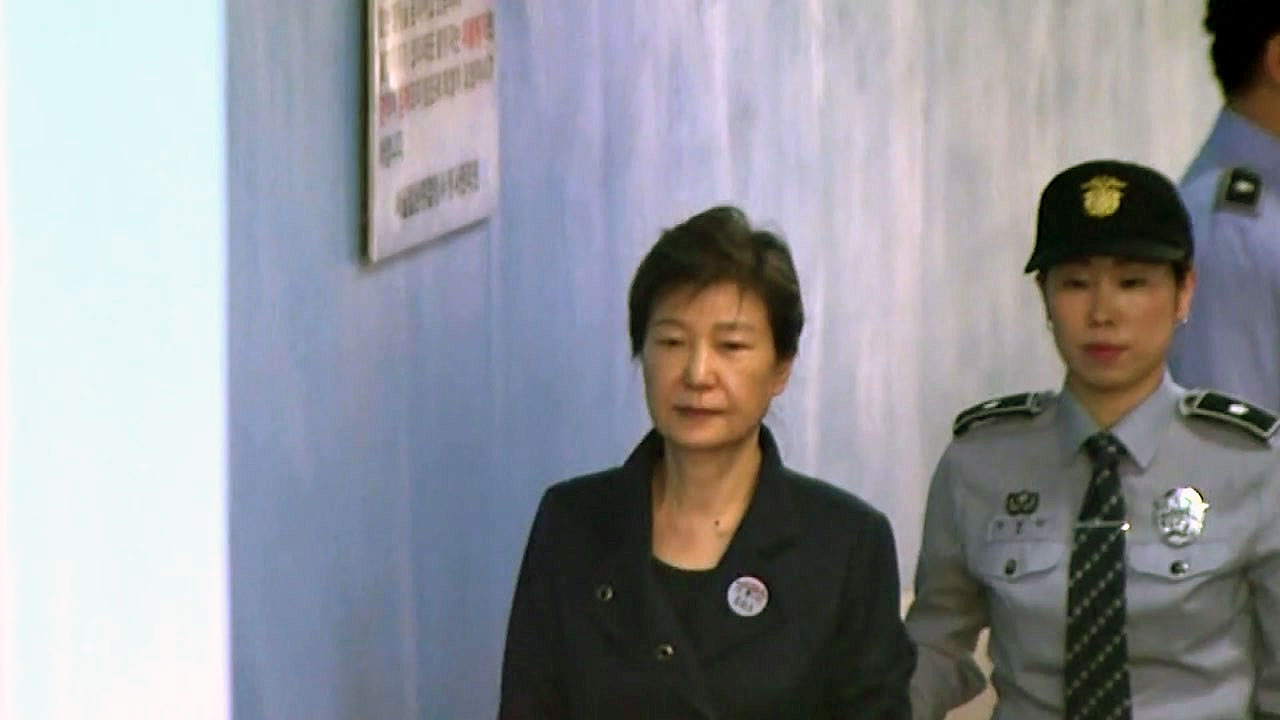 [사회]The prosecution begins the procedure to collect a fine of Park Geun-hye and an additional 21.5 billion won