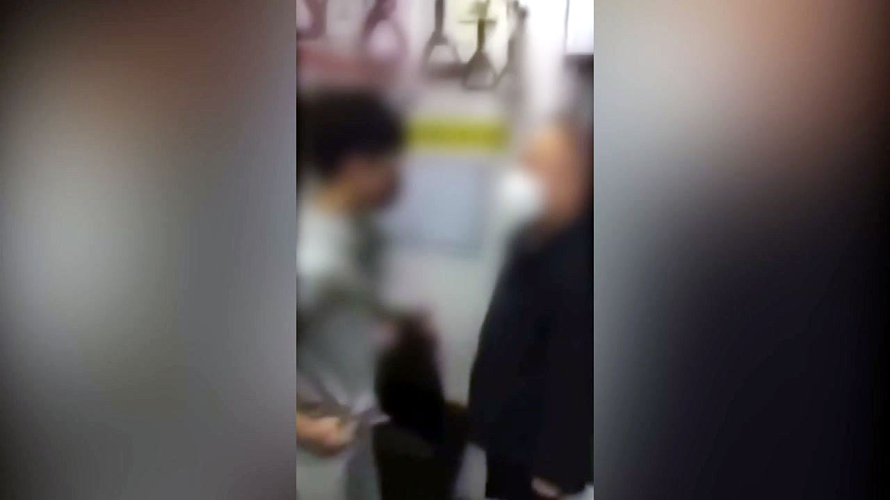 [사회]Train assaulting elderly middle school students, but’no punishment’… why?