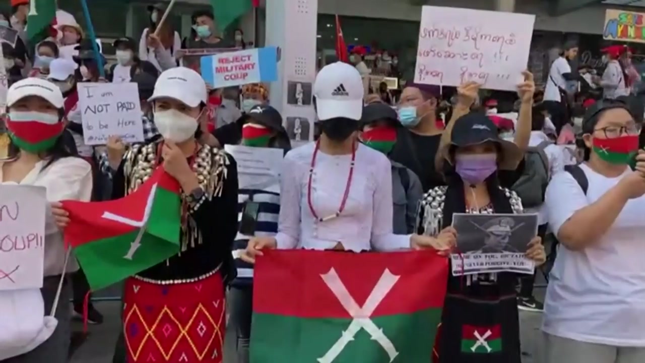 [국제]Myanmar anti-coup protesters amid hard-line crackdown