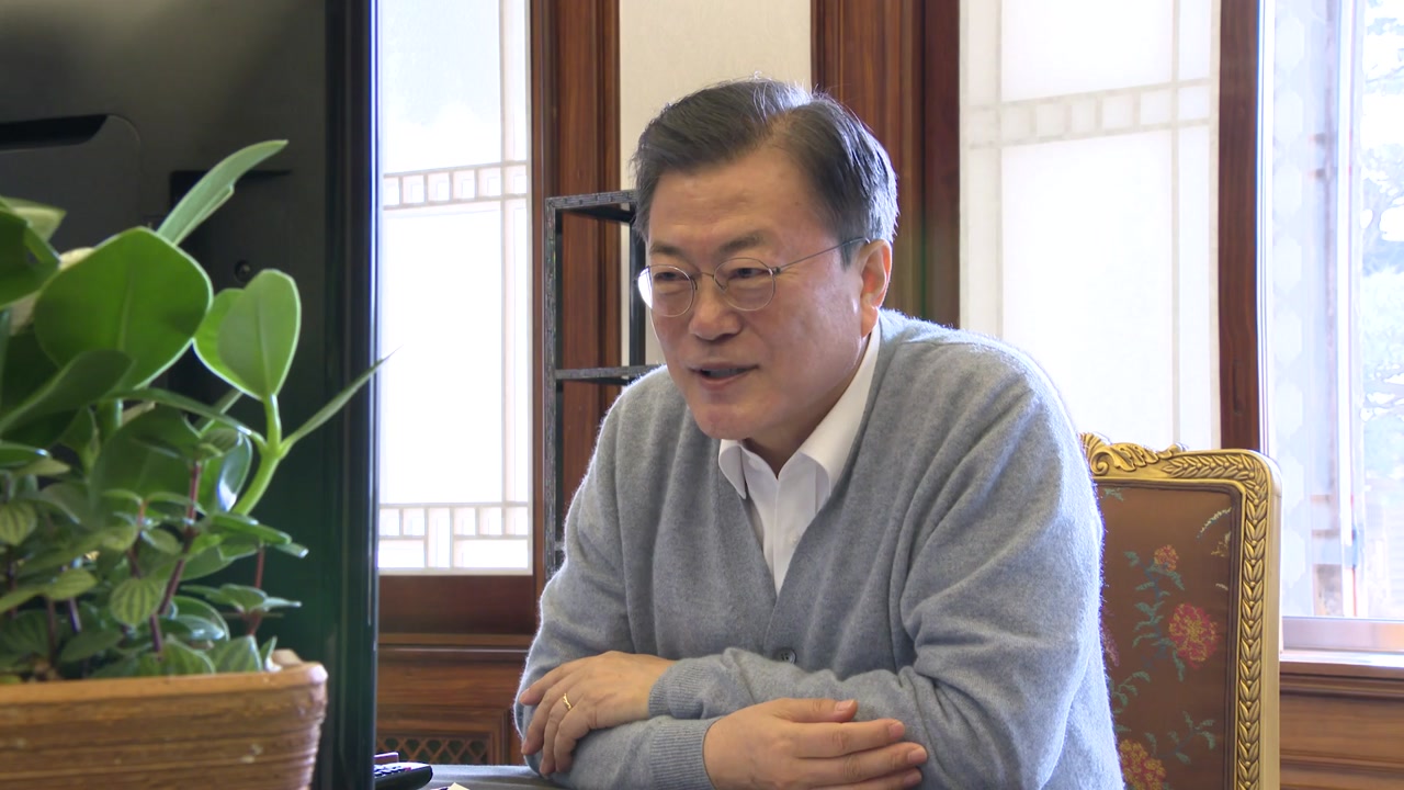 [정치]President Moon, video call to greet the people…”Comfort and thanks”