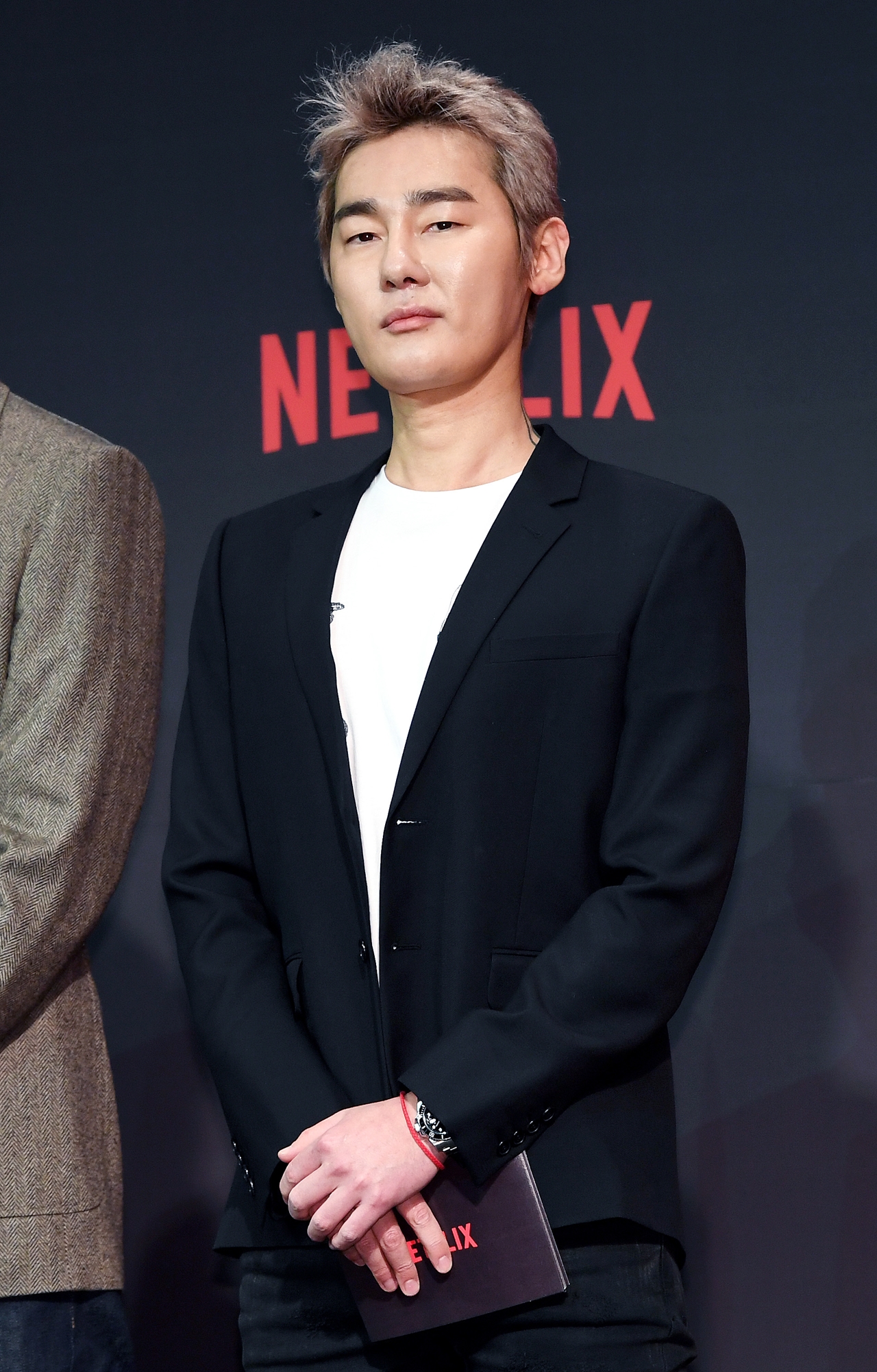 허지웅 군대 가혹 행위 피해 고백… “구타로 기절할 뻔”