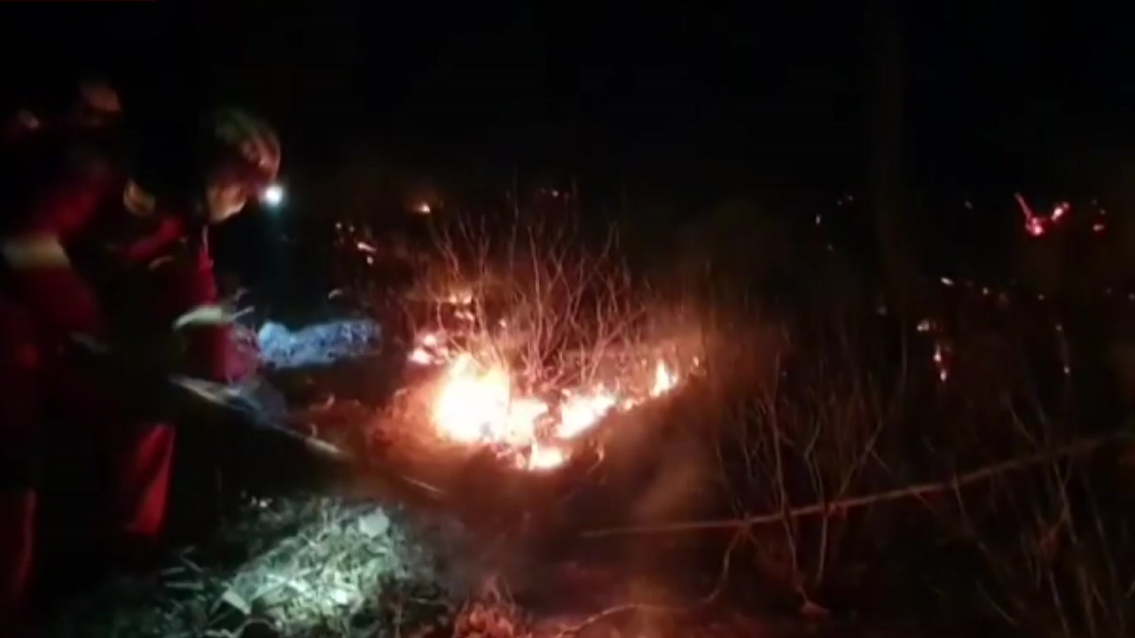 [사회]Jungseon forest fire, helicopter mobilization after sunrise… 12㎡ of national forest burned