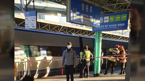 서울 영등포역 KTX에 사람 치여...후속 열차 20분 지연