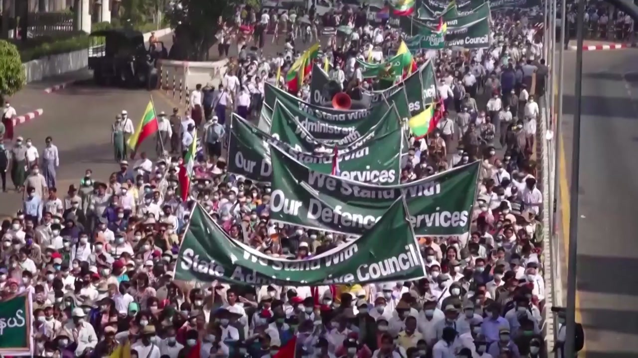 [국제]미얀마 우호 부의 시위대 등장 … 쿠데타에 반대하는 시민들과 충돌