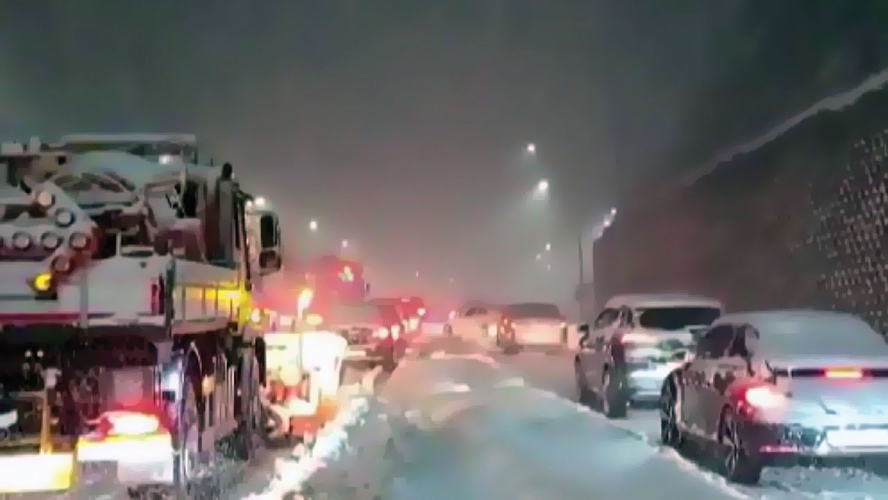 [사회]10 hours or more of vehicle isolation due to heavy snowfall in Gangwon-do