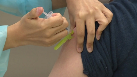 AZ 맞은 뒤 요양병원 환자 3명 사망…"백신 연관성 조사"