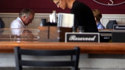 "美 마스크 의무화 해제...코로나19 퍼지라는 초대장"