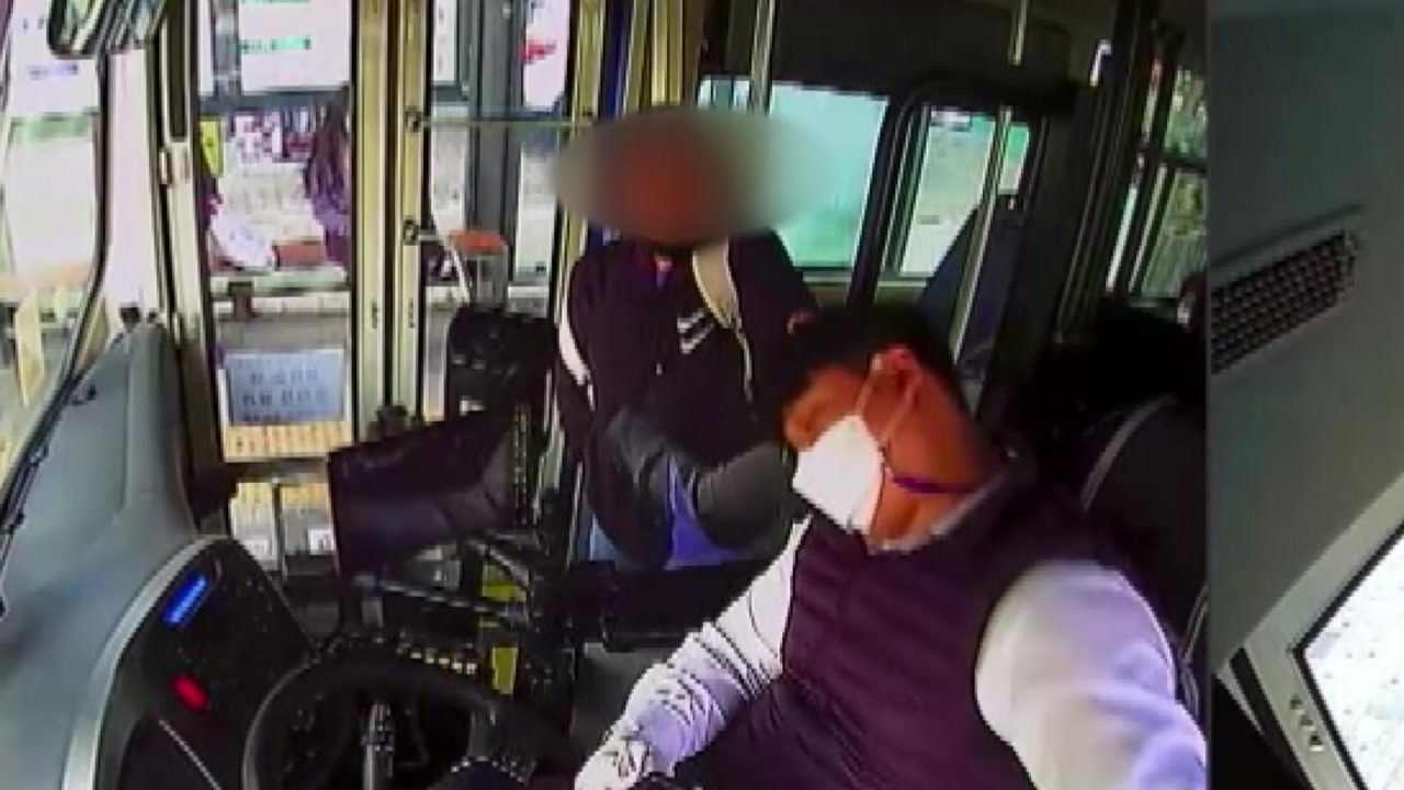 [사회][단독]    “내려”… 버스에서 담배를 피우고 운전사를 이길