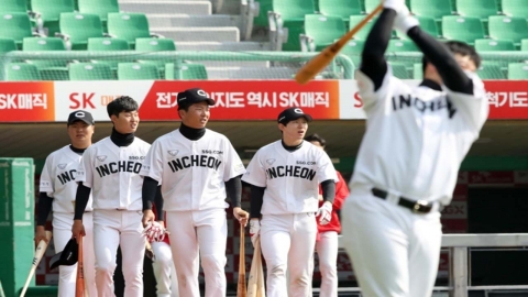 SSG, 임시 '인천군 유니폼' 입고 첫 훈련