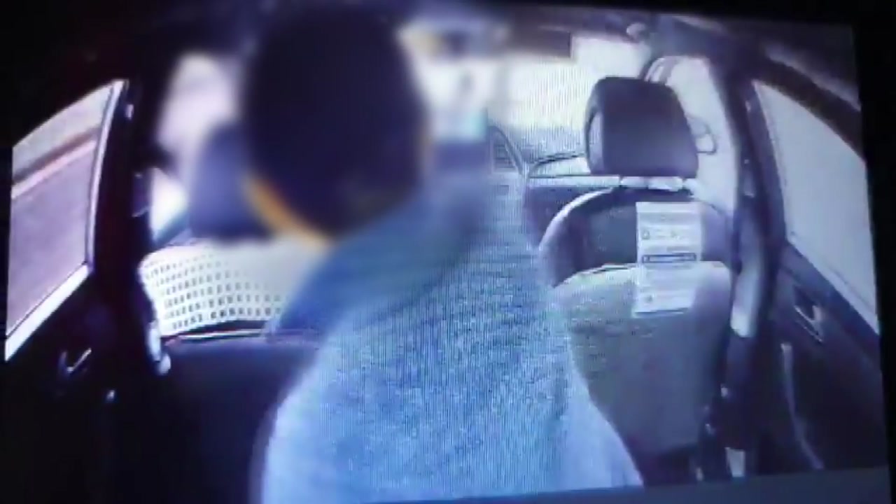 [사회]휴대 전화로 운전 중 폭행당한 택시 기사 “응답하지 그래”