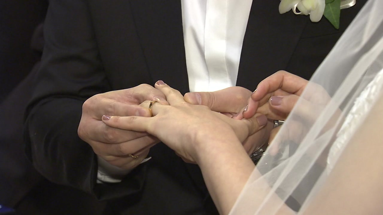 [경제]Last year, at least 210,000 marriages have been recorded…